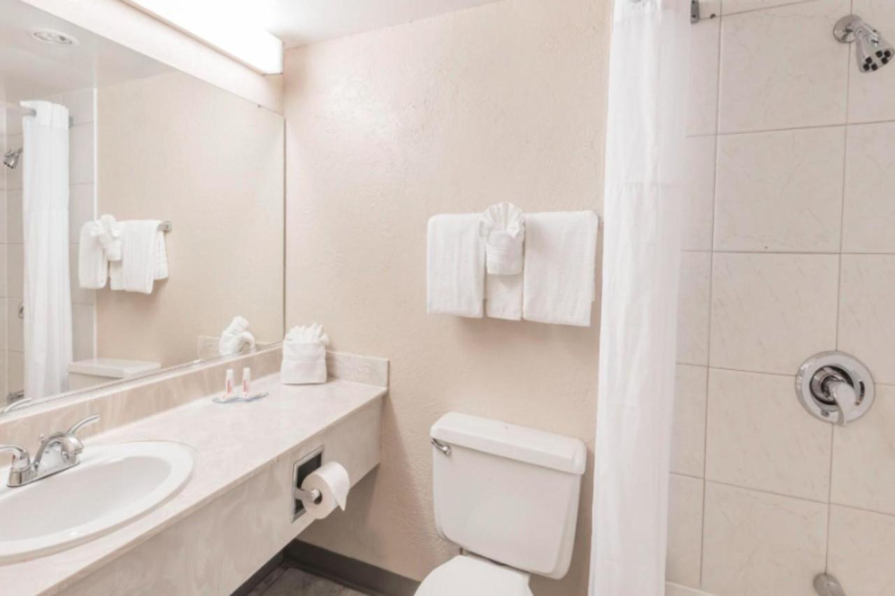 Buckeye Inn Express Колумбус Екстер'єр фото